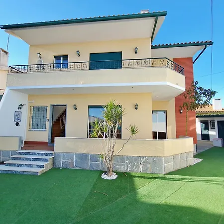Mbird Rosario Family House Cascais