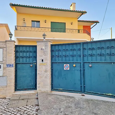 Mbird Rosario Family House Cascais